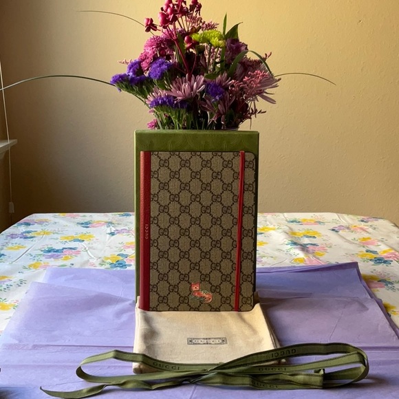 🐱 📒 GUCCI LARGE CAT NOTEBOOK 📒🐱 - Picture 3 of 16